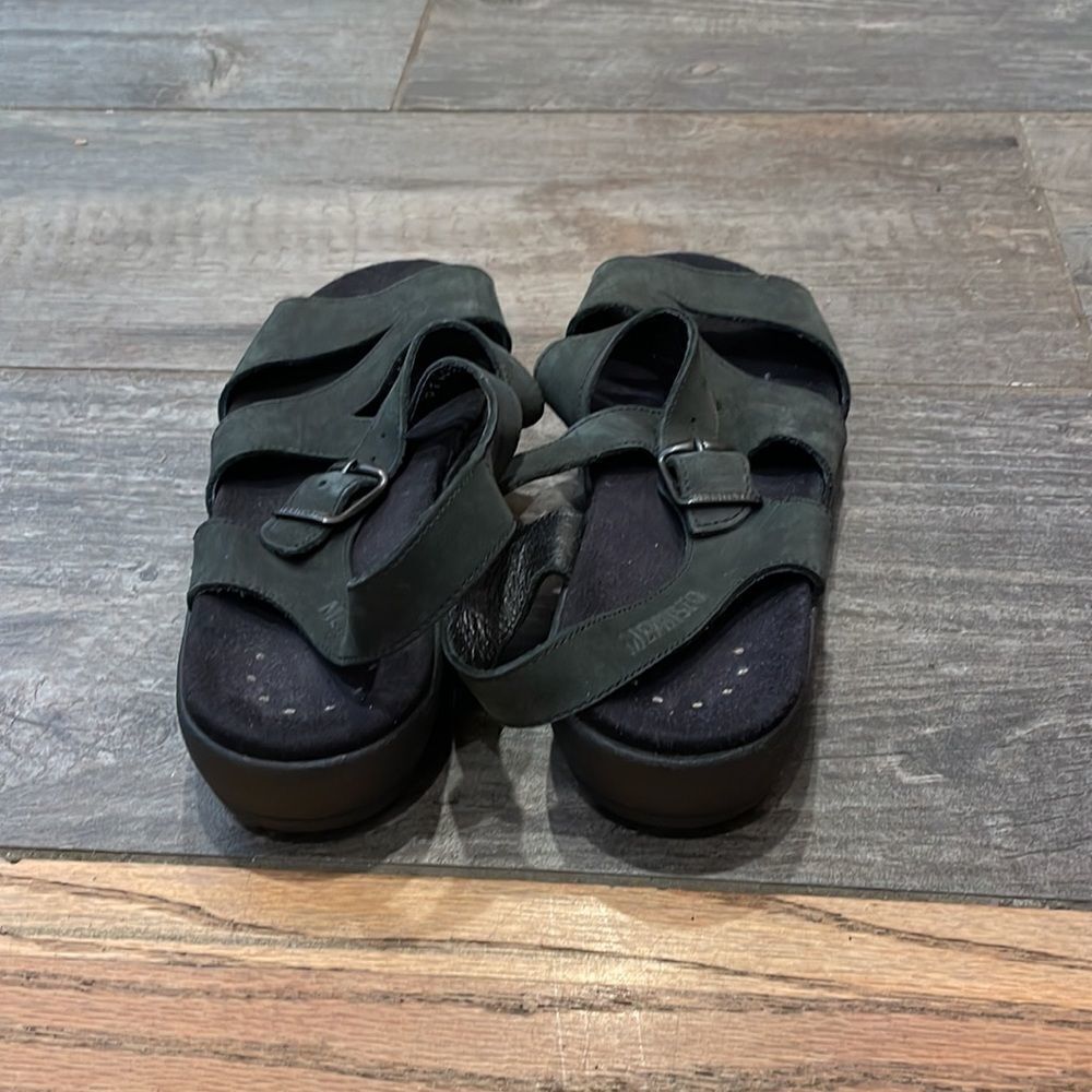 Mephisto woman’s black sandals - Picture 4 of 10